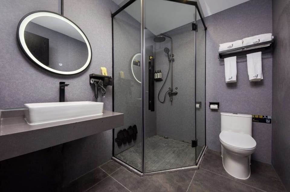 Bathtub, hair dryer, towels, shampoo