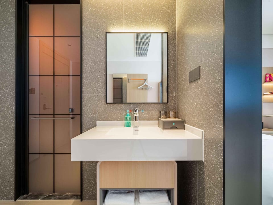 Shower, hair dryer, towels, shampoo
