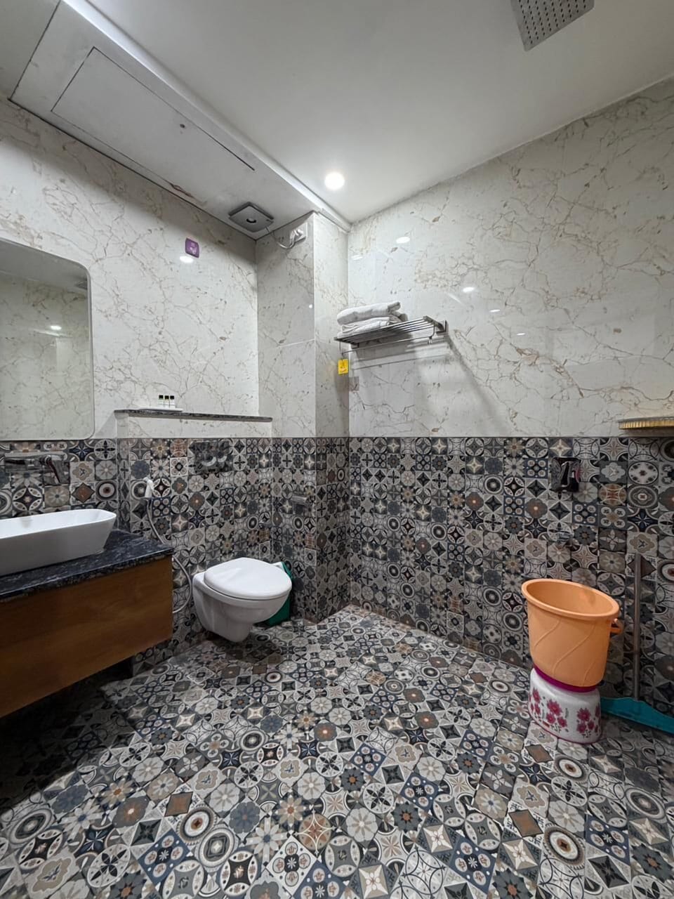 Luxury Room | Bathroom | Shower, towels, soap, shampoo