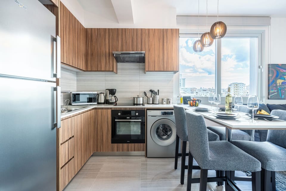 Apartment, 1 Double Bed, Kitchen, City View | Private kitchen | Coffee/tea maker, full-size fridge, microwave, oven