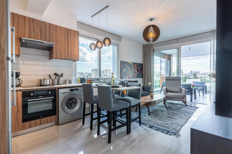 Apartment, 1 Double Bed, Kitchen, City View | Private kitchen | Coffee/tea maker, full-size fridge, microwave, oven