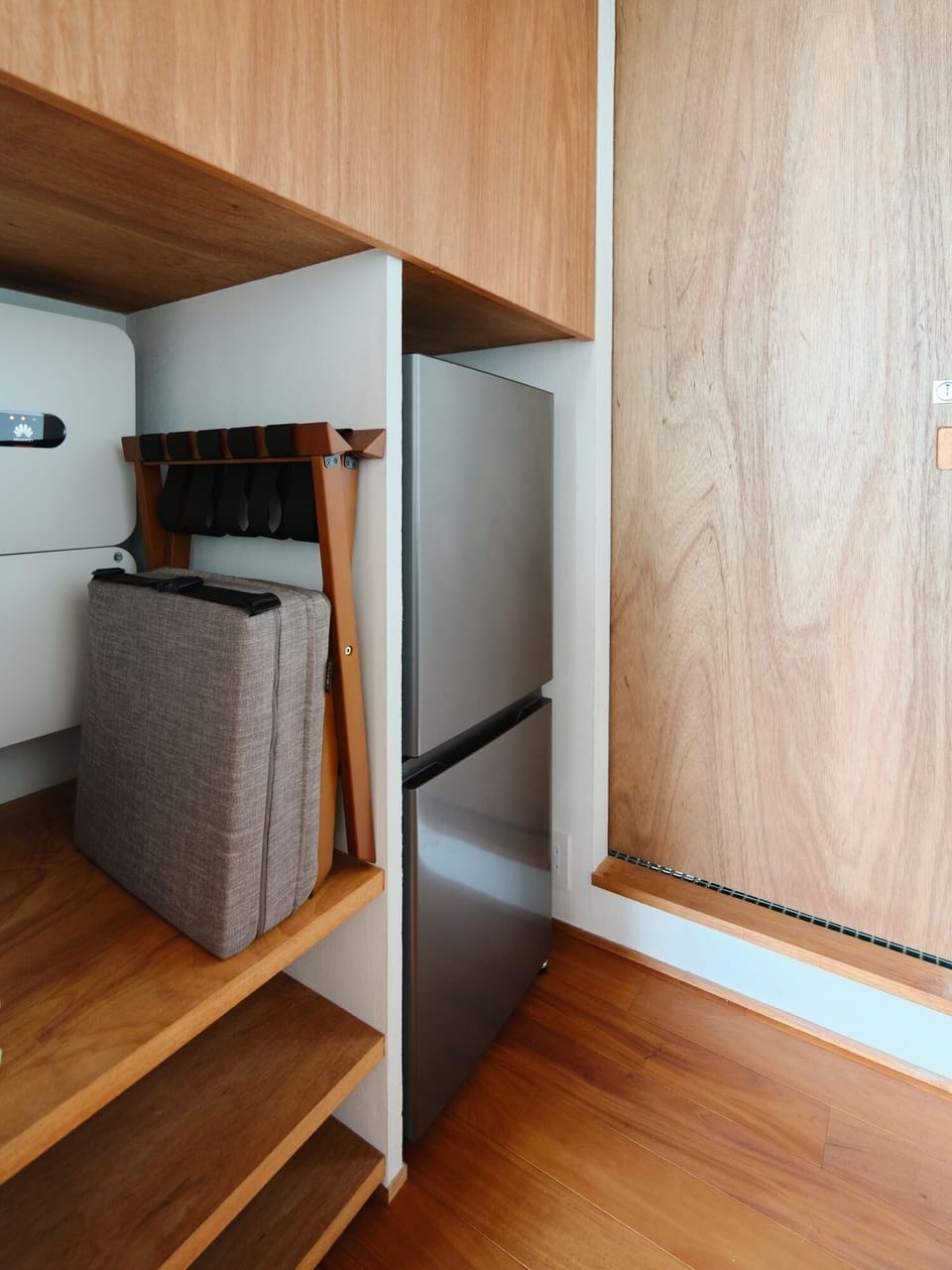 Mini-refrigerator