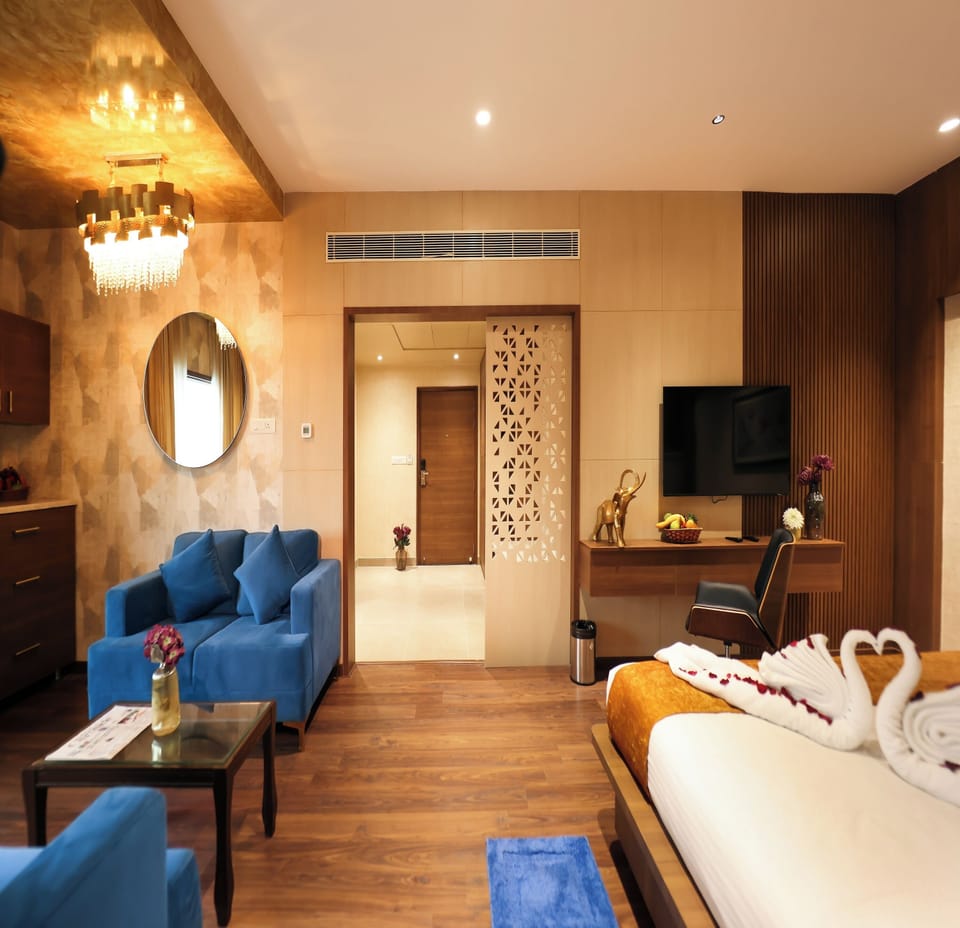 Luxury Room | Hypo-allergenic bedding, desk, free WiFi, bed sheets