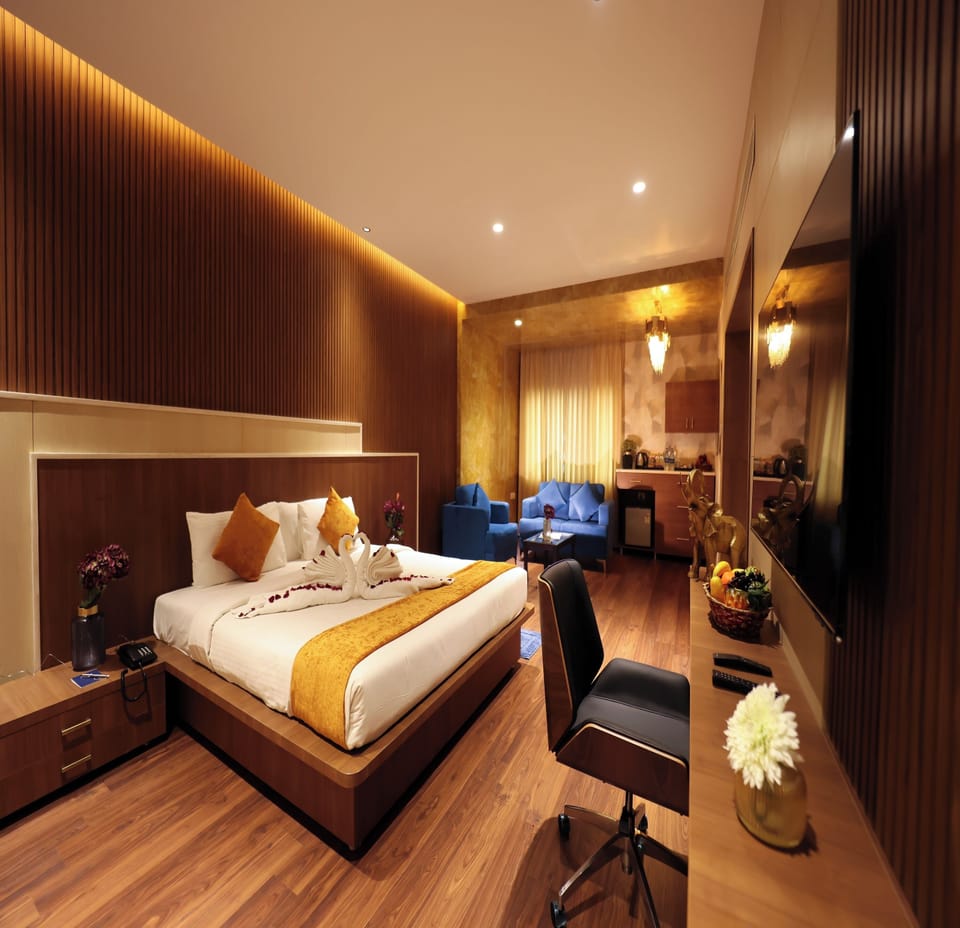 Luxury Room | Hypo-allergenic bedding, desk, free WiFi, bed sheets