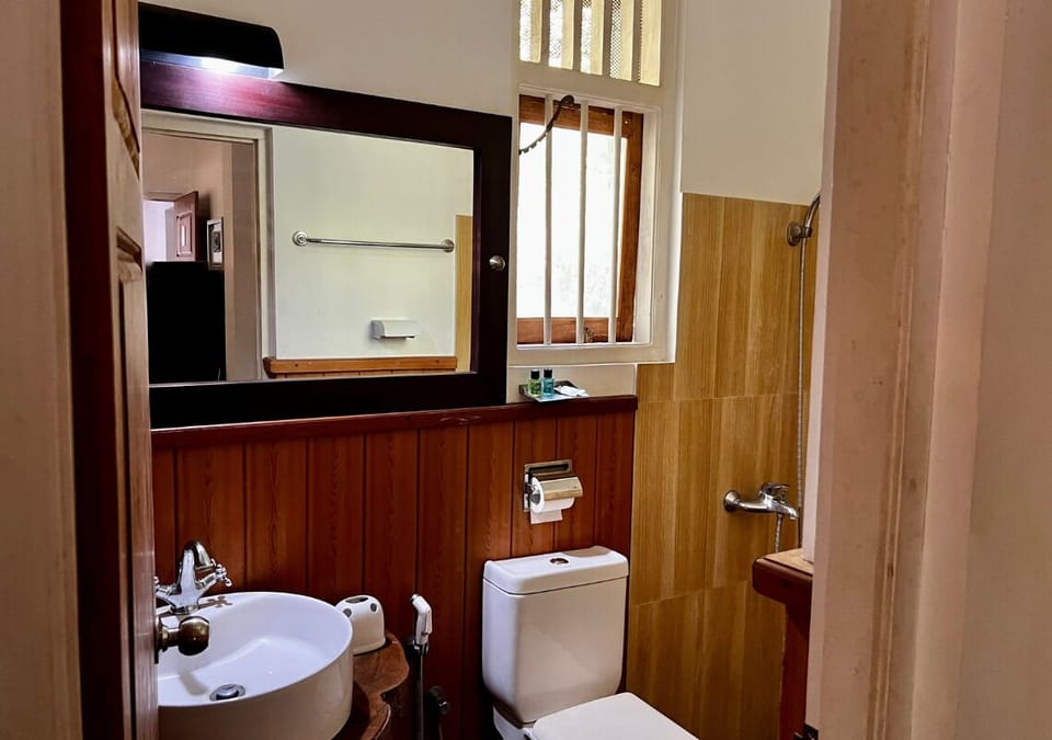 Classic Double Room, 1 Queen Bed, Garden View | Bathroom