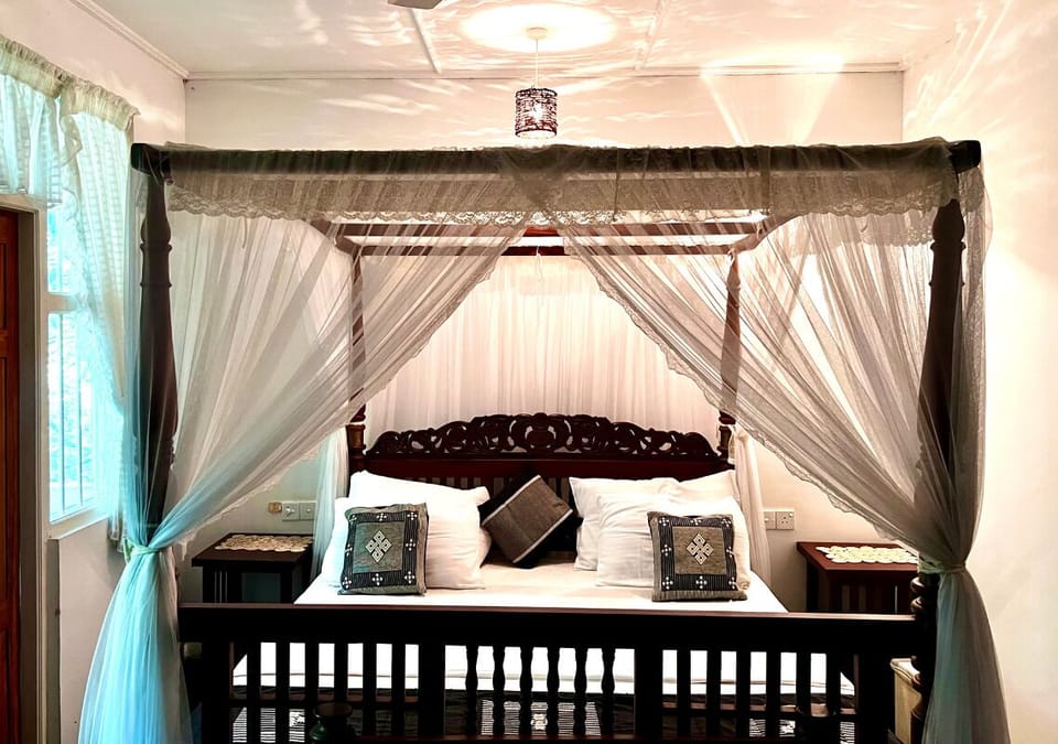 Classic Double Room, 1 Queen Bed, Garden View | Individually decorated, individually furnished, desk, iron/ironing board