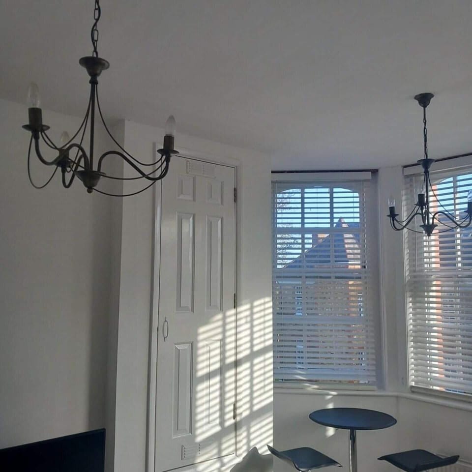 Apartment Sleeps 2 With Parking & Garden Apartment in Enfield