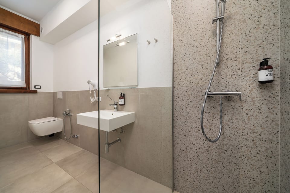 Quadruple Room | Bathroom | Shower, free toiletries, hair dryer, towels