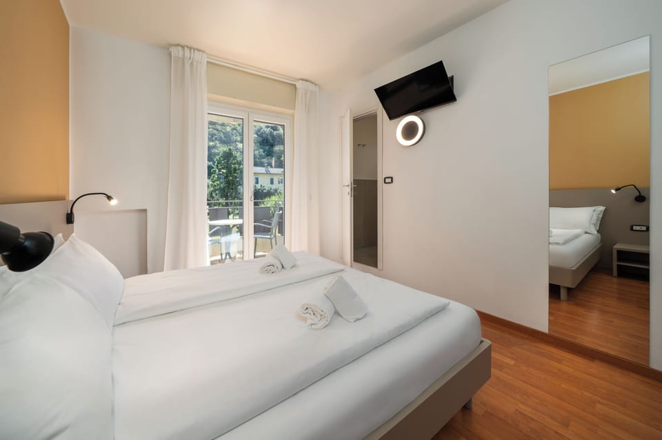 Comfort Double or Twin Room | Minibar, in-room safe, desk, WiFi (free)