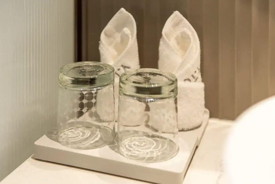 Deluxe King Room | Bathroom amenities | Hair dryer, slippers, towels, shampoo
