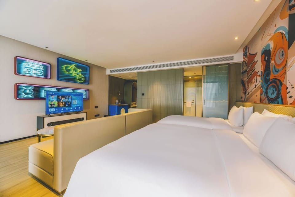 Deluxe Suite | Laptop workspace, blackout drapes, iron/ironing board (on request)