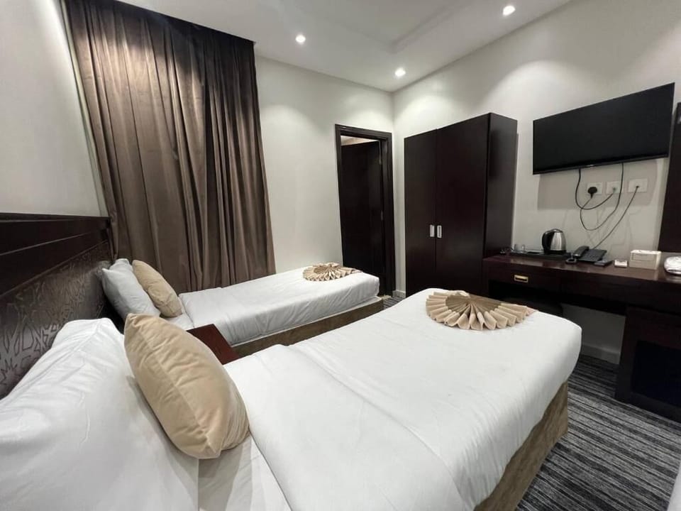 Double Room, Balcony, City View | In-room safe, blackout drapes, iron/ironing board, free WiFi