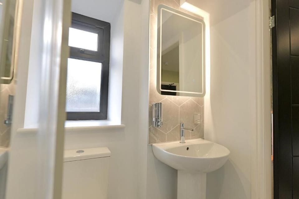 Economy Double Room | Bathroom