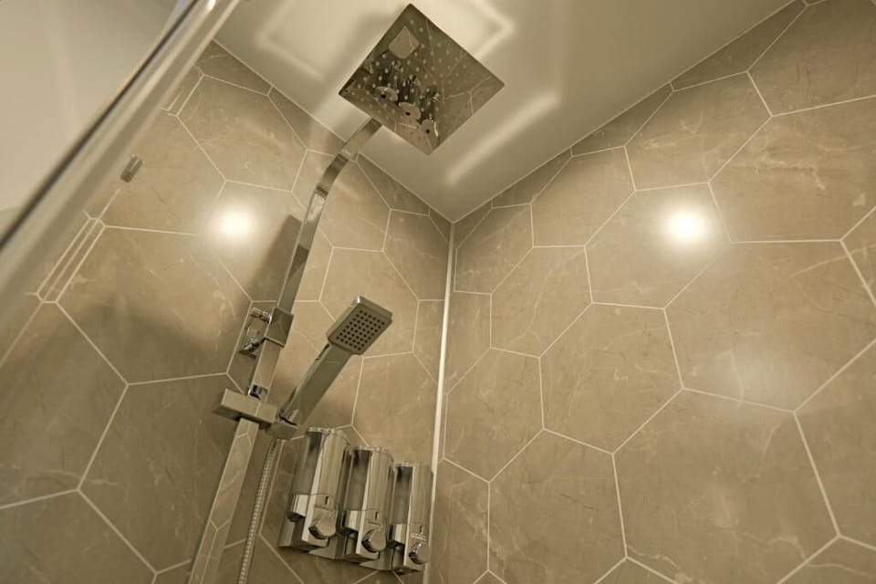 Standard Double Room | Bathroom