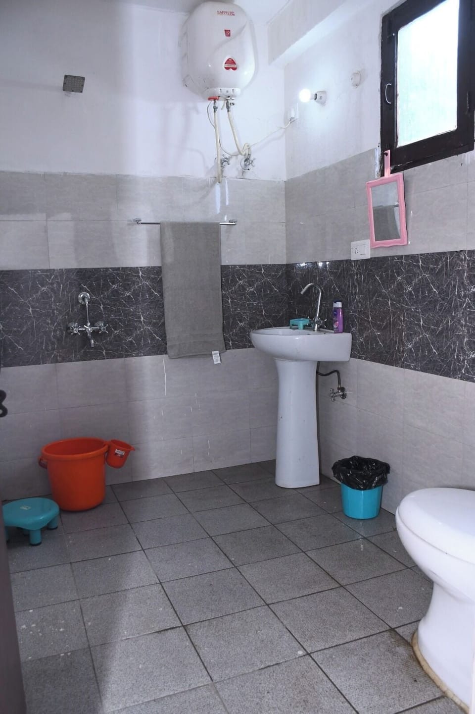 Deluxe Double Room | Bathroom | Toilet paper