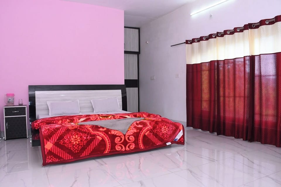 Deluxe Double Room | Desk, laptop workspace