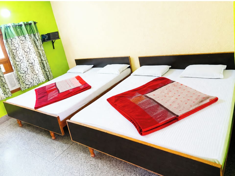 Hypo-allergenic bedding, desk, soundproofing, free WiFi