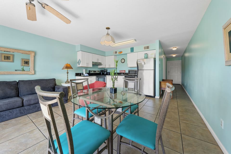 Signature Condo, 1 Bedroom, Patio, Garden View | In-room dining
