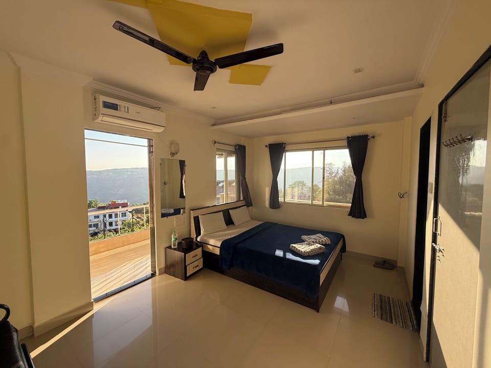 Exclusive Suite | Minibar, laptop workspace, free WiFi