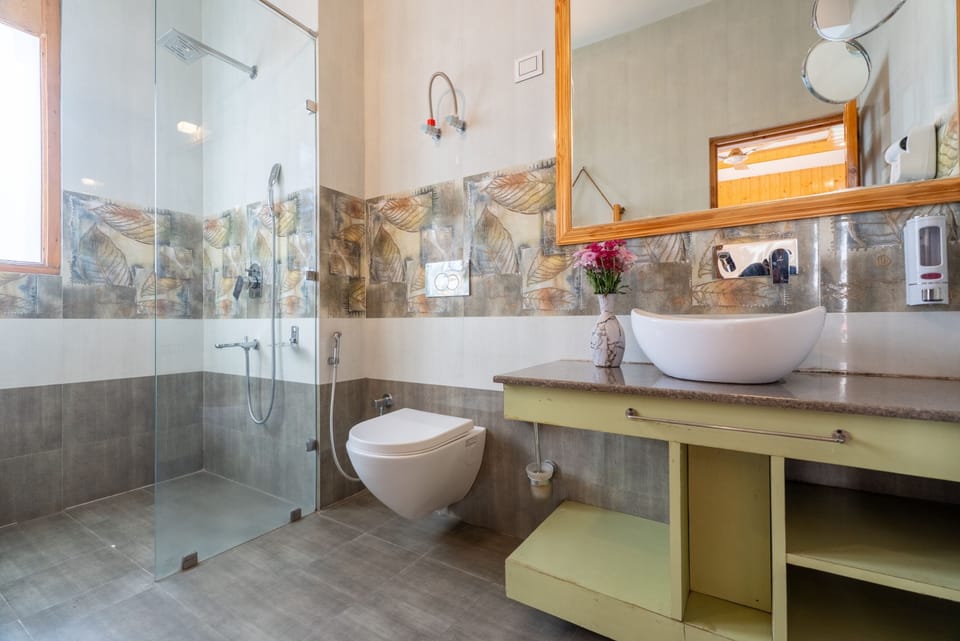 Comfort Double Room, Garden View | Bathroom | Shower, free toiletries, towels, soap