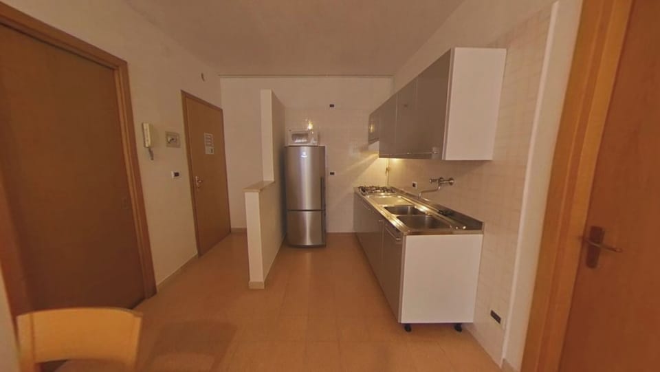 Apartment, 3 Bedrooms, Balcony, City View | Interior