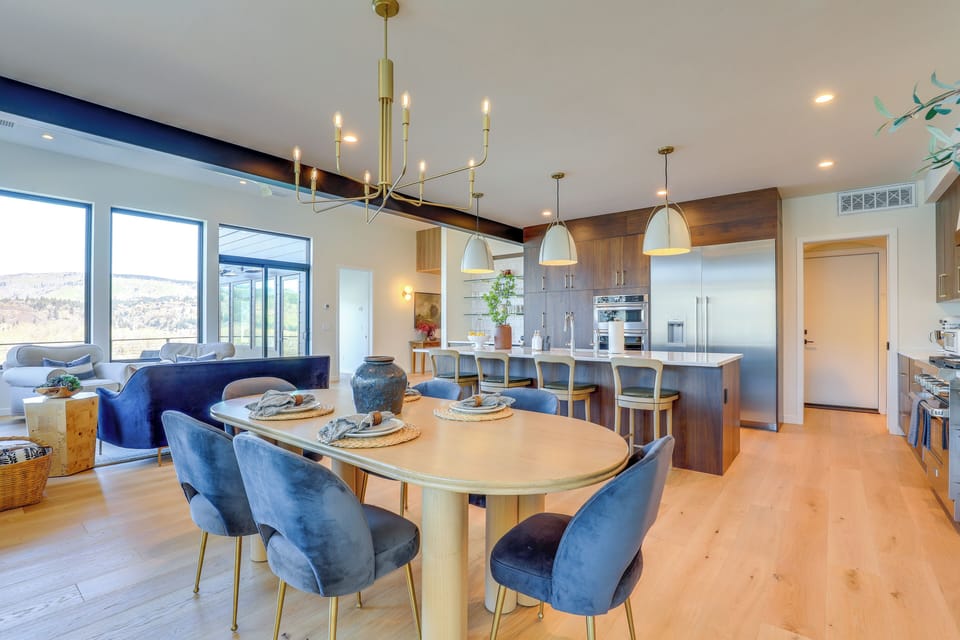 House (5 Bedrooms) | Interior