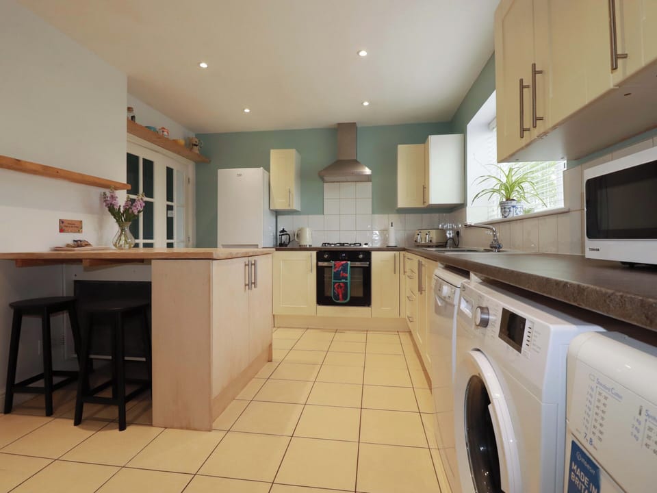 Dishwasher, cookware/dishes/utensils