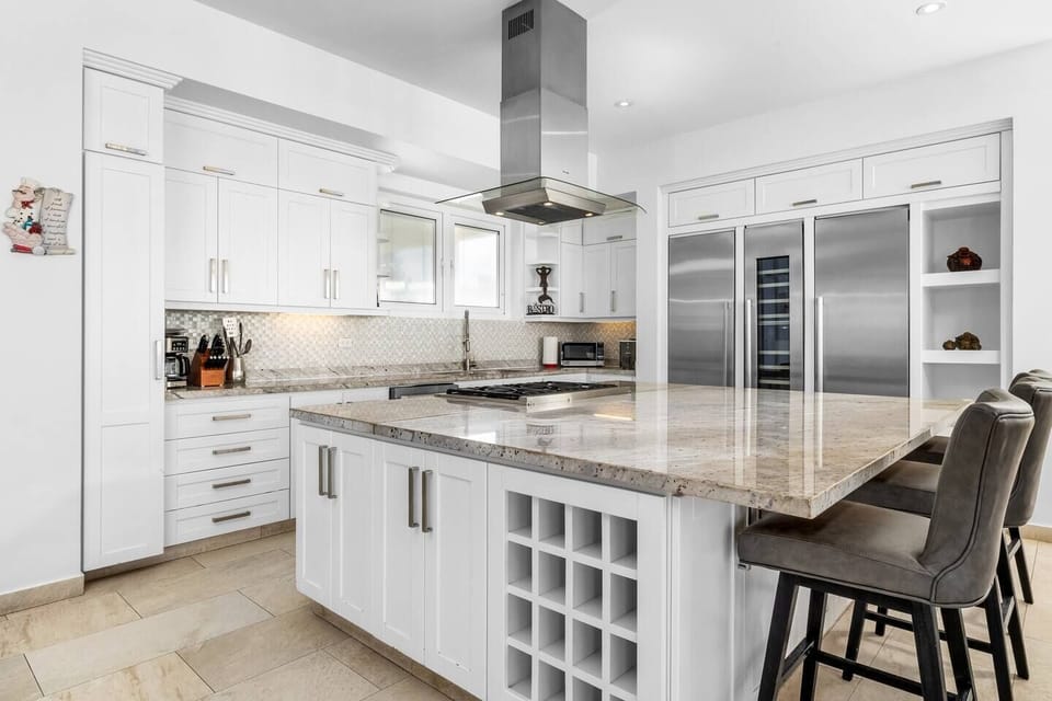 Fully equipped with state-of-the-art cooking appliances that make it suitable for preparing any meal, whether a simple breakfast, quick snack, or a three-course gourmet dinner. Spacious countertops provide plenty of room.