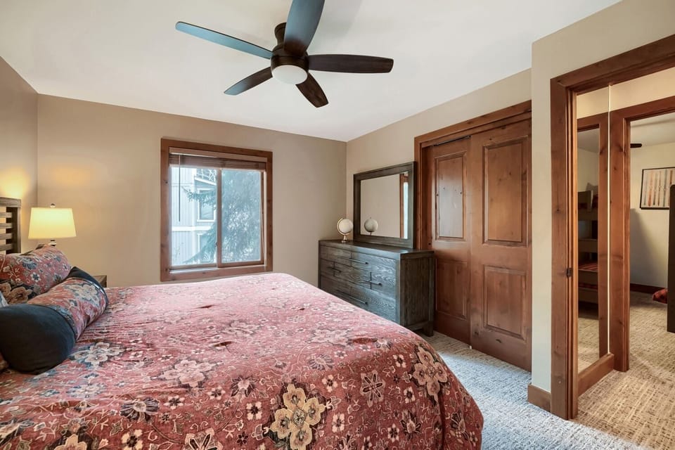 Condo, 3 Bedrooms | 3 bedrooms, laptop workspace, WiFi (free)