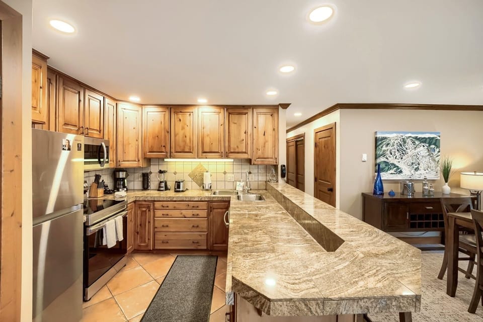 Condo, 3 Bedrooms | Private kitchen | Coffee/tea maker, fridge, oven, toaster