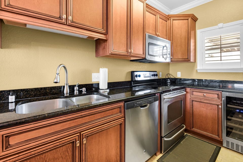 Full kitchen