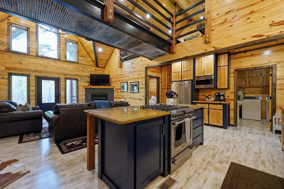 Cabin, Multiple Beds, Hot Tub, Mountain View (Drift Inn) | Private kitchen