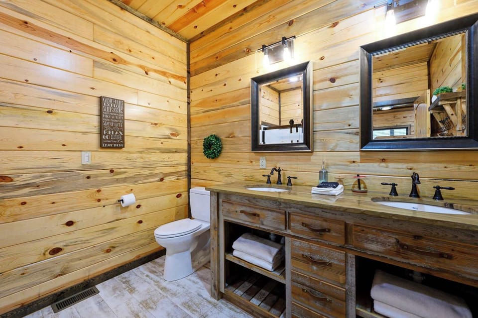 Drift Inn 3bdr w/ Hot Tub Cabin in Broken Bow