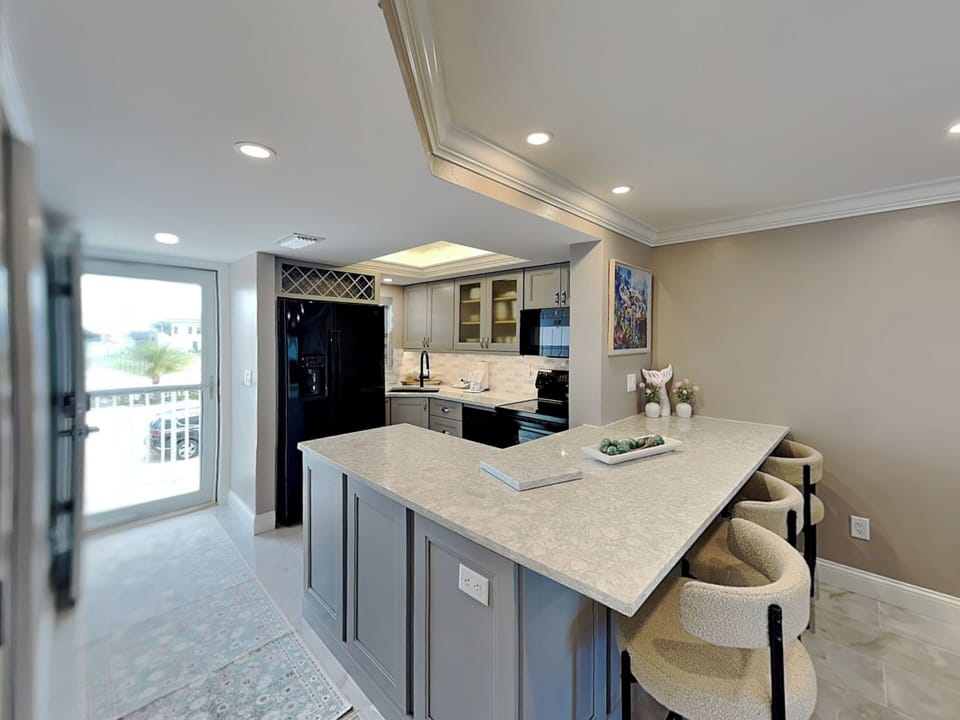 Fully Equipped Kitchen + Breakfast Bar Seating for 3