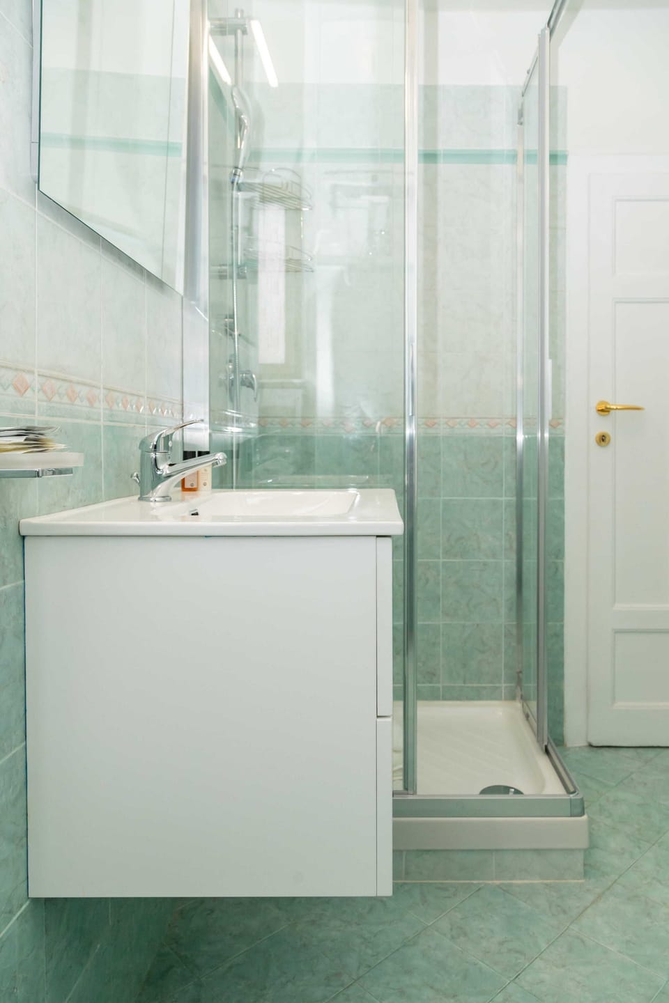 Comfort Apartment, City View | Bathroom | Shower, free toiletries, hair dryer, towels