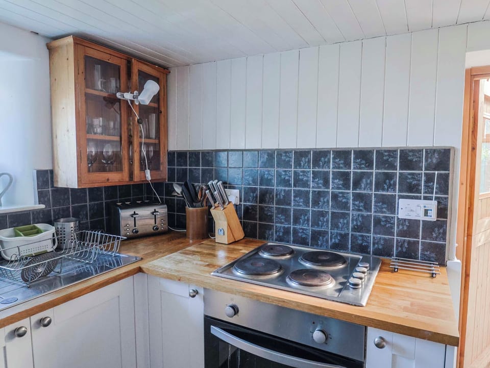 Cookware/dishes/utensils