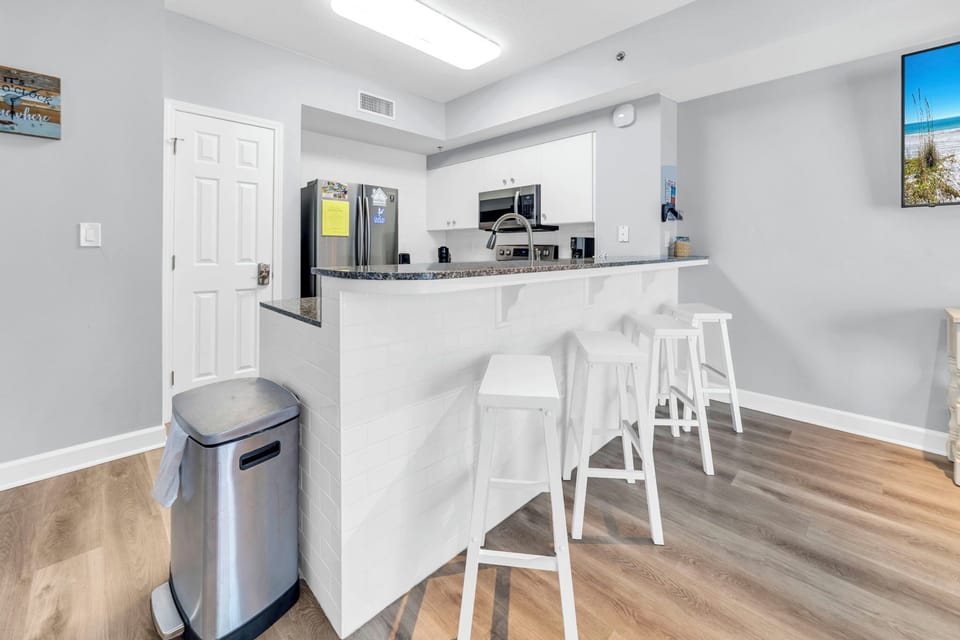 Eat-in bar seating