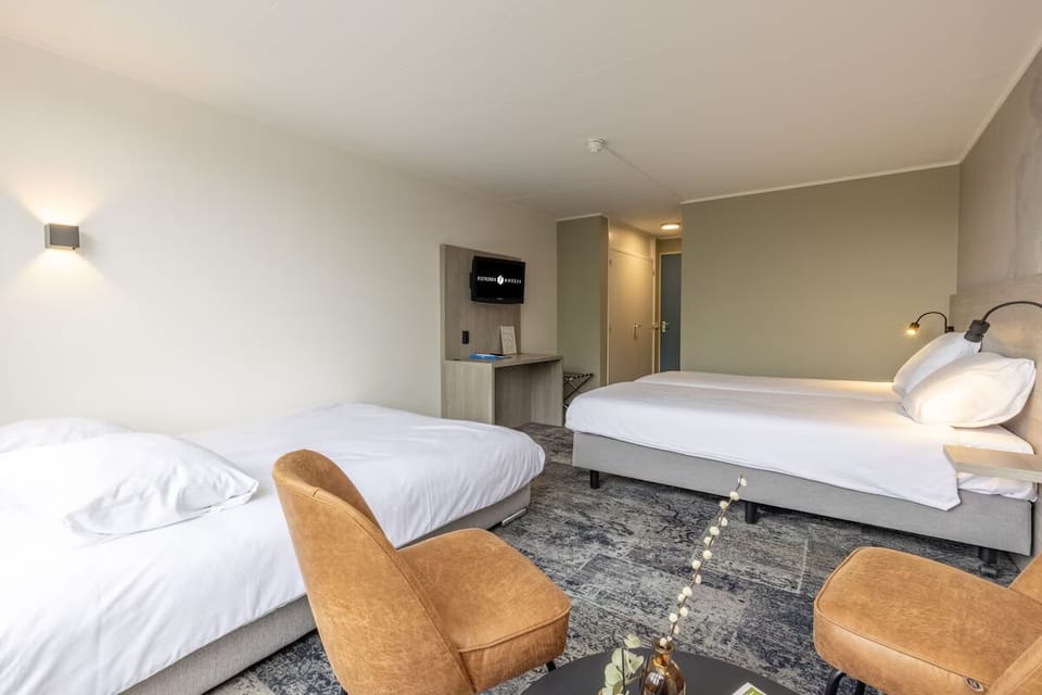 Gather comfortably with extra beds and space to spread out.