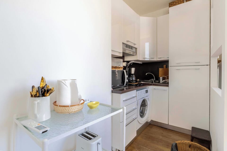 Apartment | Private kitchen | Fridge, microwave, stovetop, coffee/tea maker