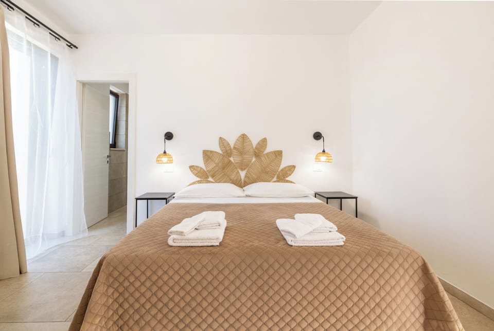 Double Room, Private Bathroom, Garden View | Minibar, in-room safe, desk, laptop workspace