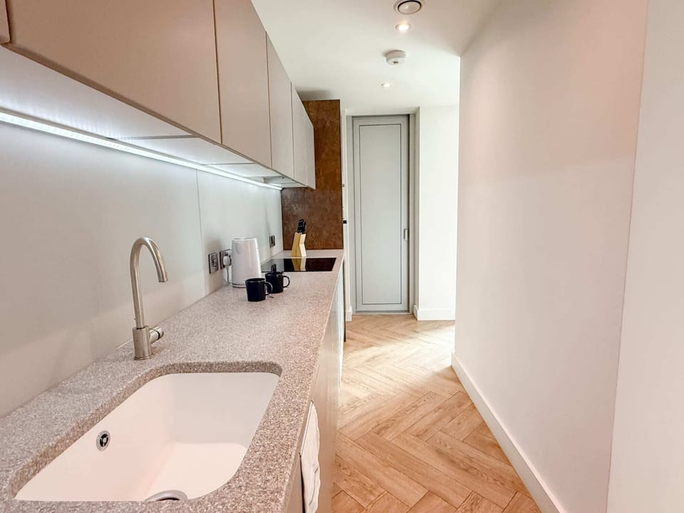 Apartment, 3 Bedrooms, Non Smoking | Private kitchen | Electric kettle