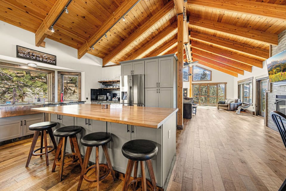 House, Multiple Beds, Balcony, Mountain View (Tahoe Nirvana) | Interior