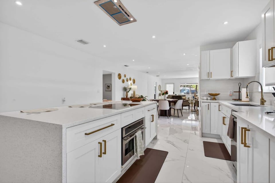 House, Multiple Beds, Pool Access, Pool View (Tropical Oasis) | Private kitchen