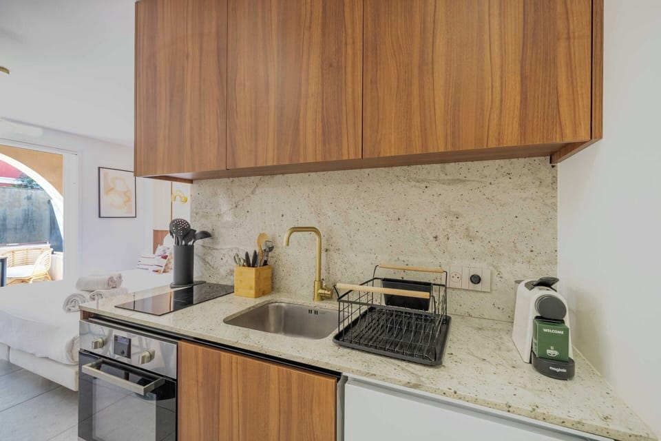 House | Private kitchen | Fridge, oven, stovetop, coffee/tea maker