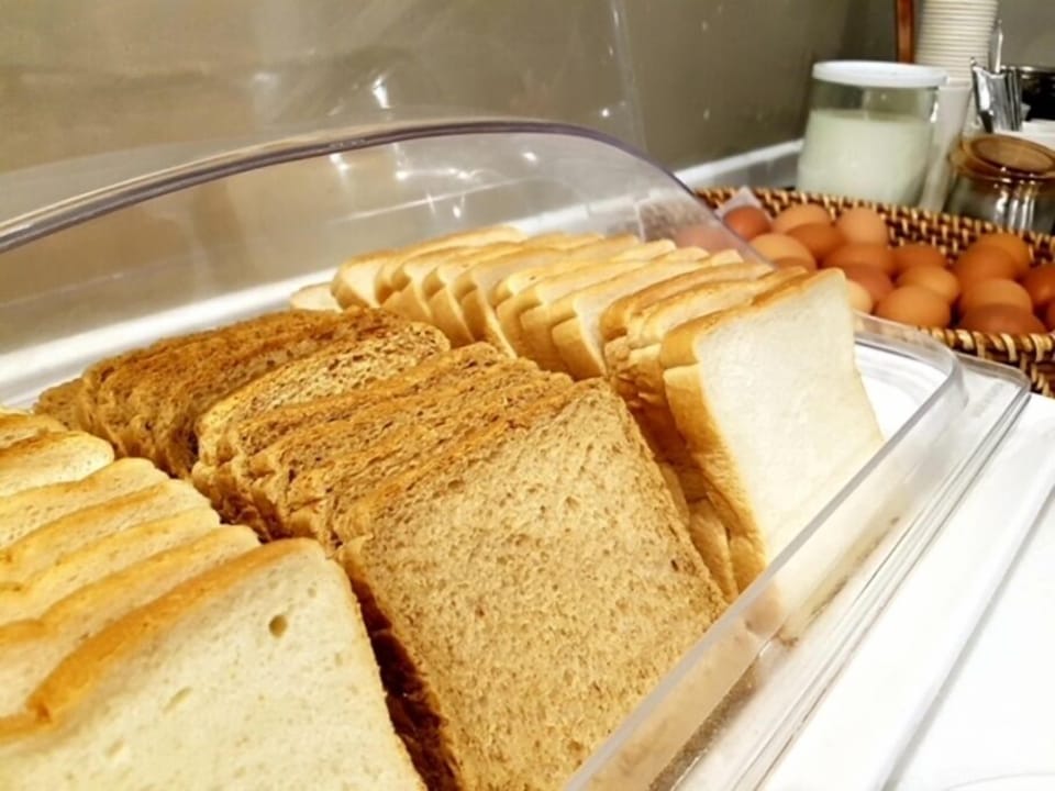 Free daily self-serve breakfast