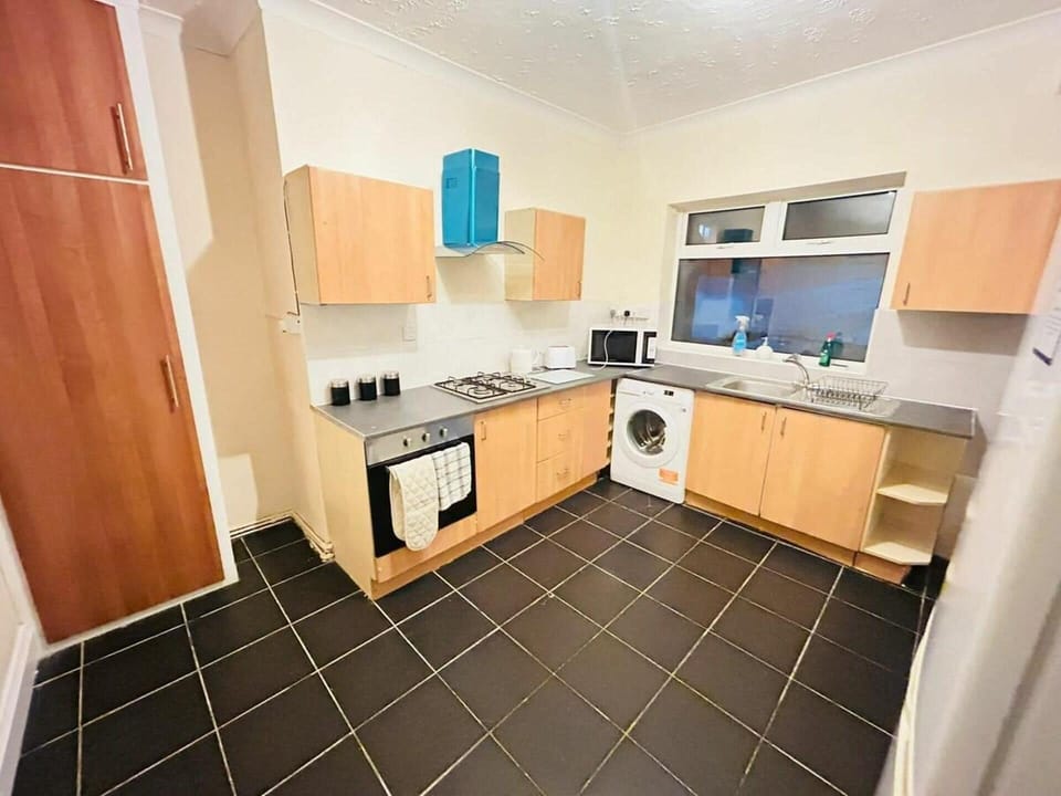 Fridge, microwave, oven