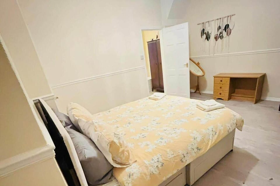 Pets - Parking - Patio - Wifi - Sleeps 4 House in England