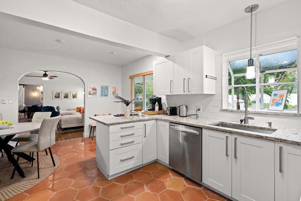 Cook, chat, snack, repeat—this kitchen makes every meal a mini celebration.