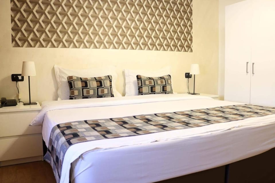 Minibar, in-room safe, desk, soundproofing
