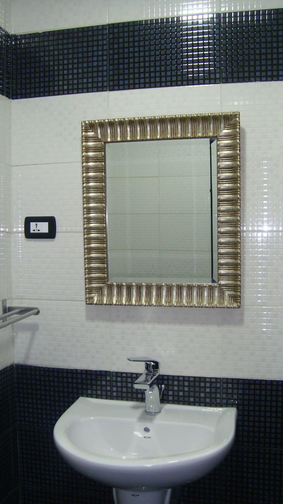 Bathroom sink